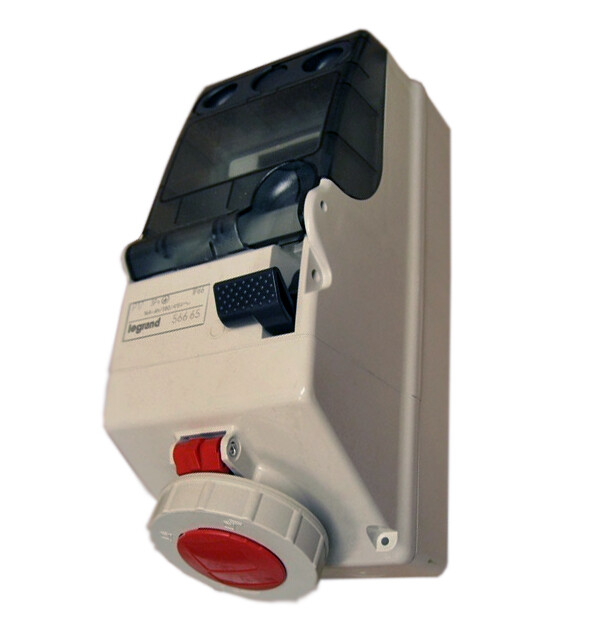 Комбинированный щиток - P17 Tempra Pro - с рейкой DIN - IP 66 - 380/415 В~ - 16 A - 3К+З | 056665 | Legrand