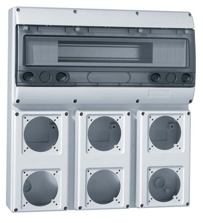 P17 Осн.щит.18мод.+3лиц.пан.6роз.16А 220х125 IP66 | 057709 | Legrand